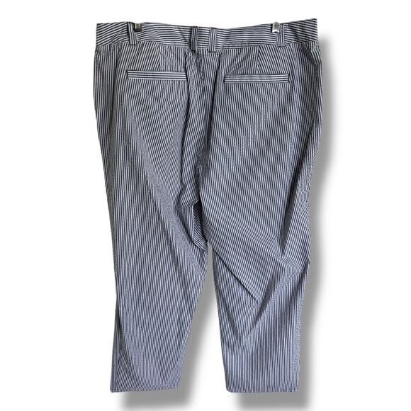 Crown & Ivy Women's 16W Seersucker Stripe‎ Cropped Pants - Picture 4 of 6